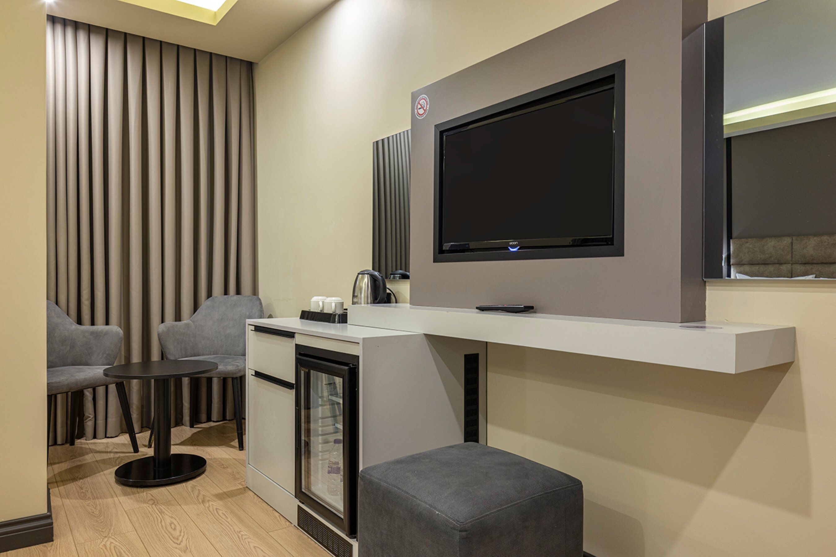 1 Queen Premium Room