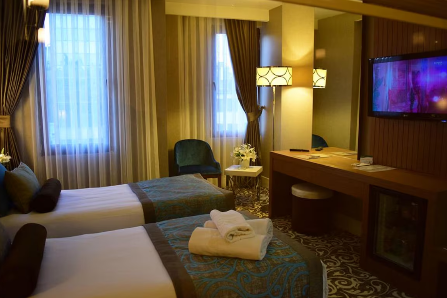 Taksim Line Hotel · 6