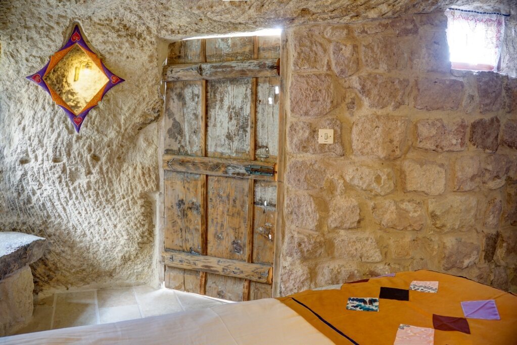 108 Melida Dubleks Cave Room