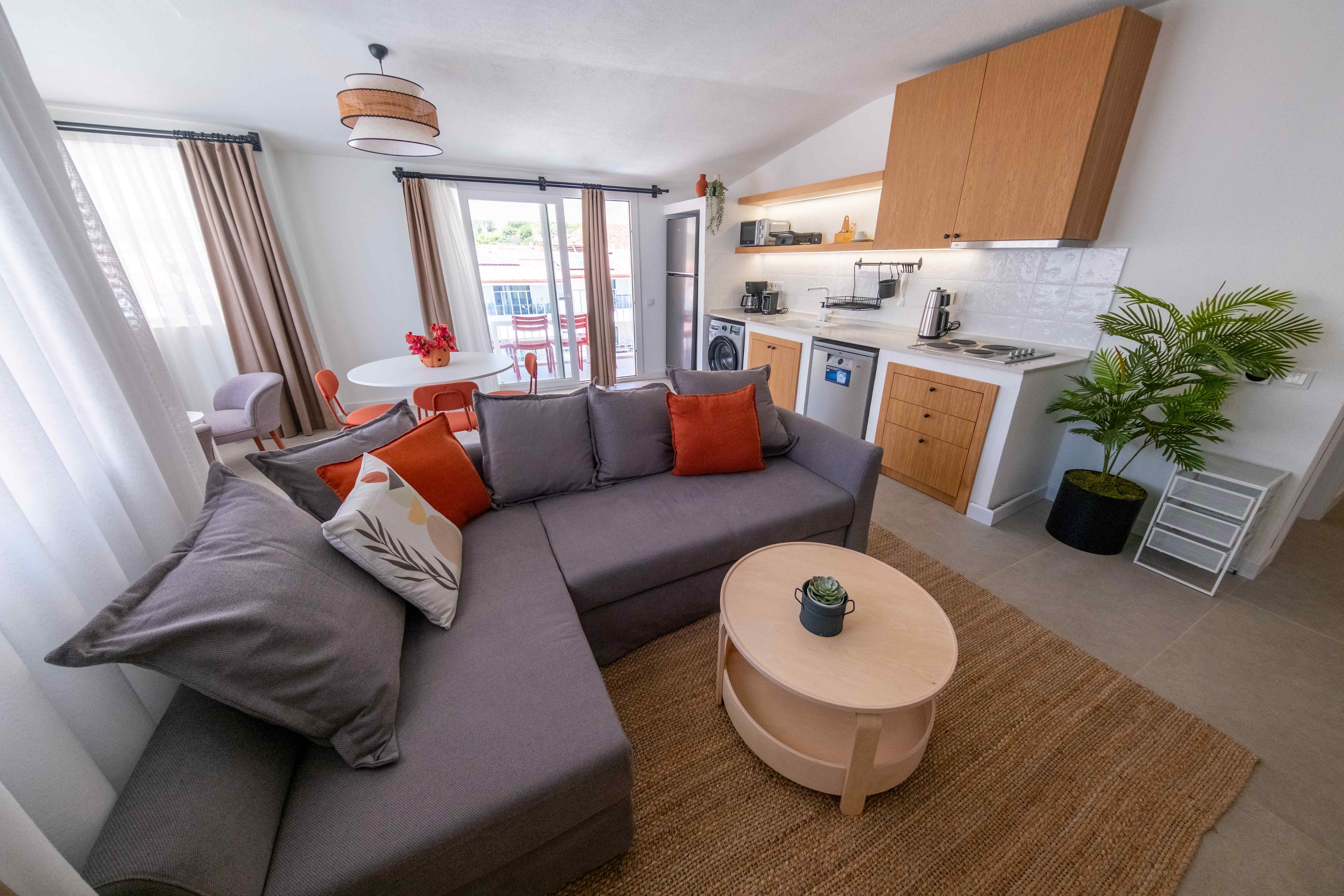Havuz Manzaralı 2+1 Deluxe Queen Suite