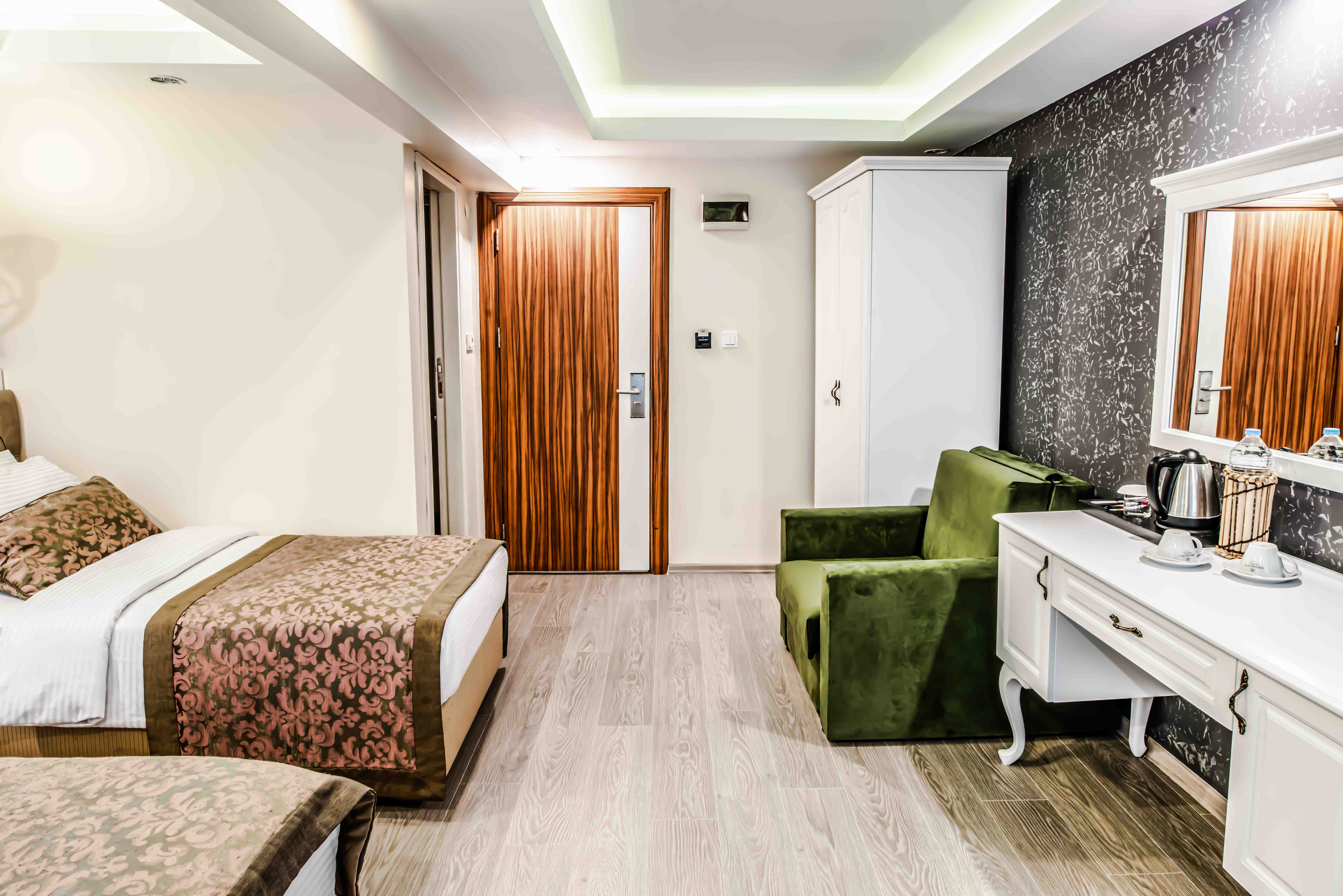 Lazz City Hotel