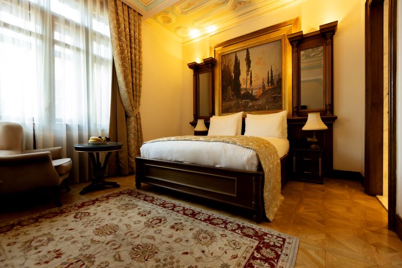 Has Balcony Room (Balcony)