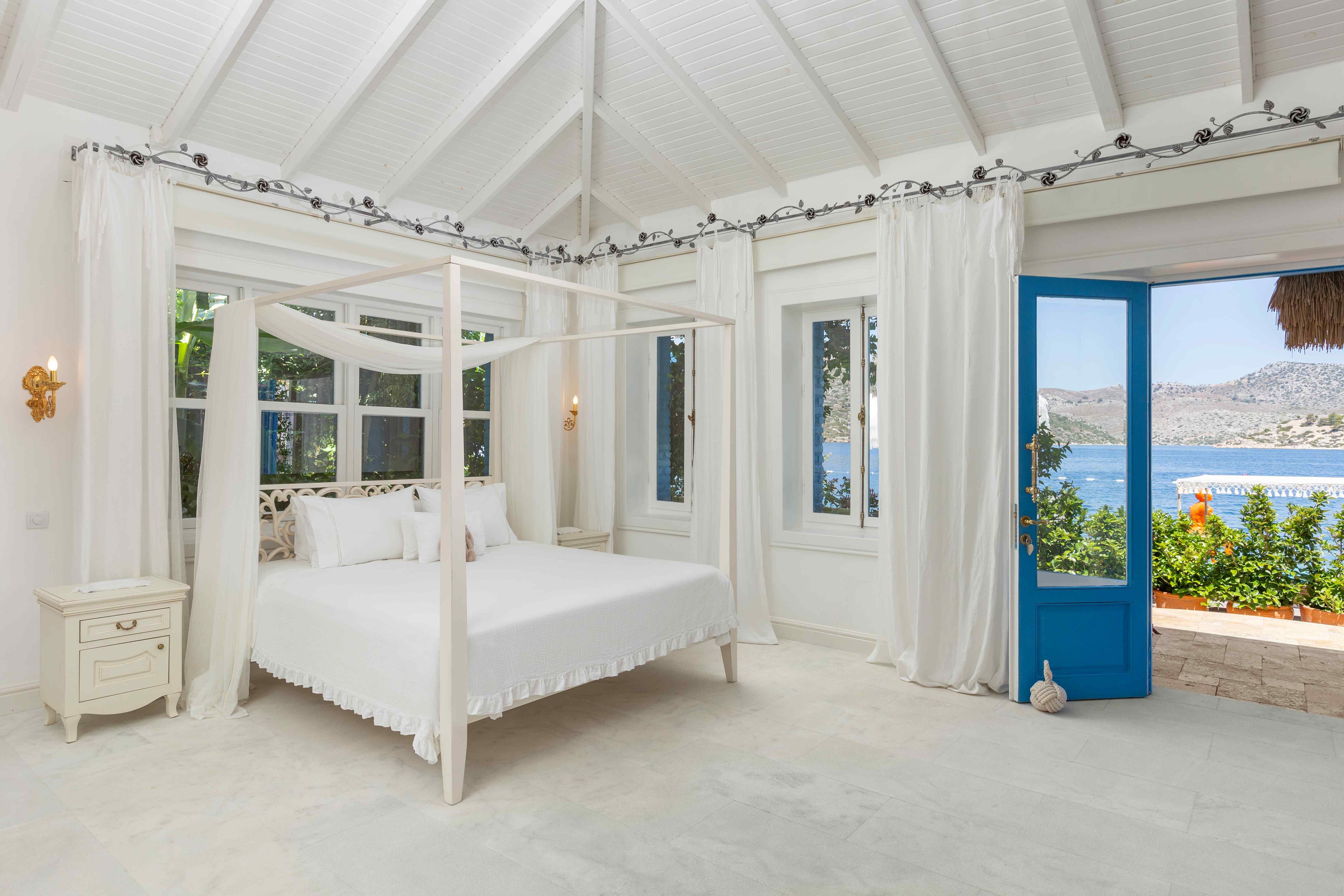 Mediterrenean Romance Mansion (Yalı)