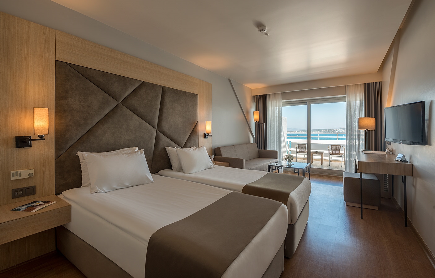 Altın Yunus Resort Thermal Hotel Deluxe Oda Kara Manzaralı