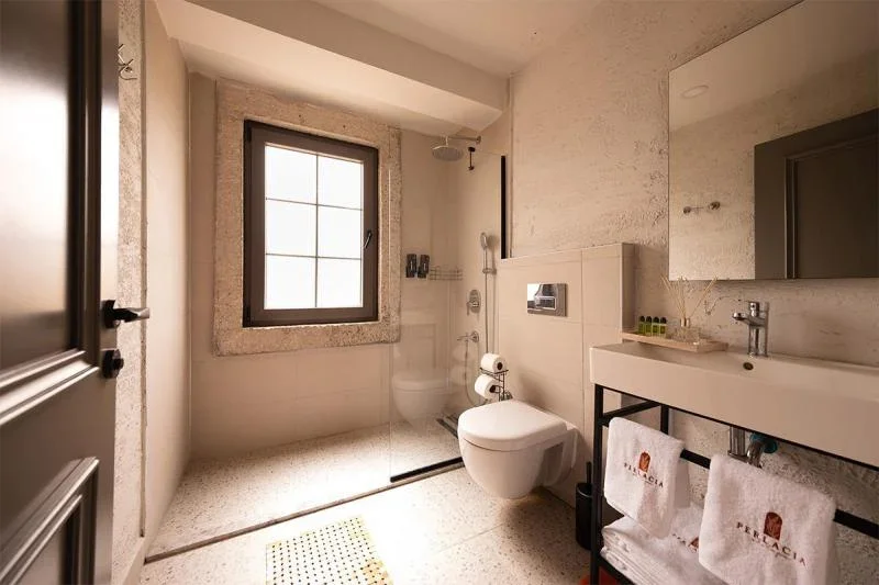 Deluxe Bahçe ve Deniz Manzaralı Oda
