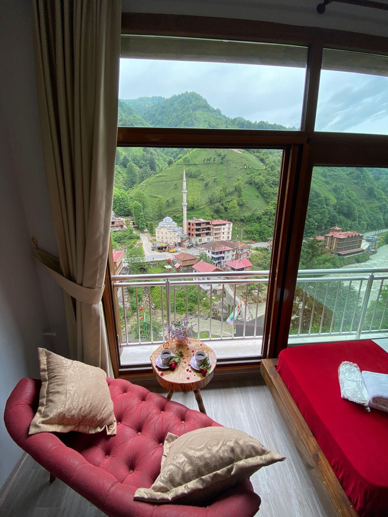 Deluxe Oda, Göl Manzaralı (3 Kişilik)