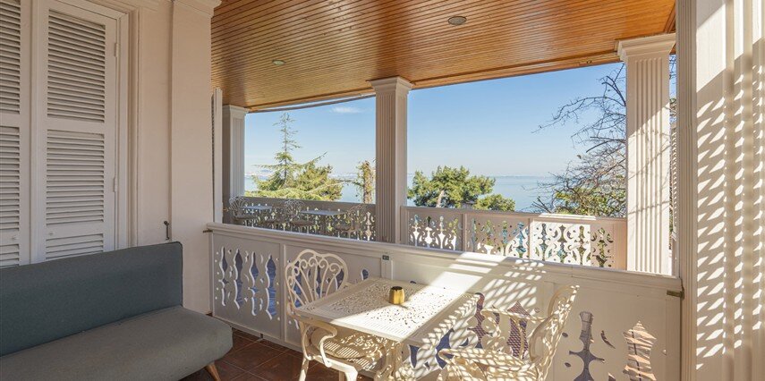 Halki Deluxe Deniz Manzarali Balkonlu Oda