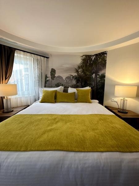 Suite, Deniz ve Havuz Manzaralı