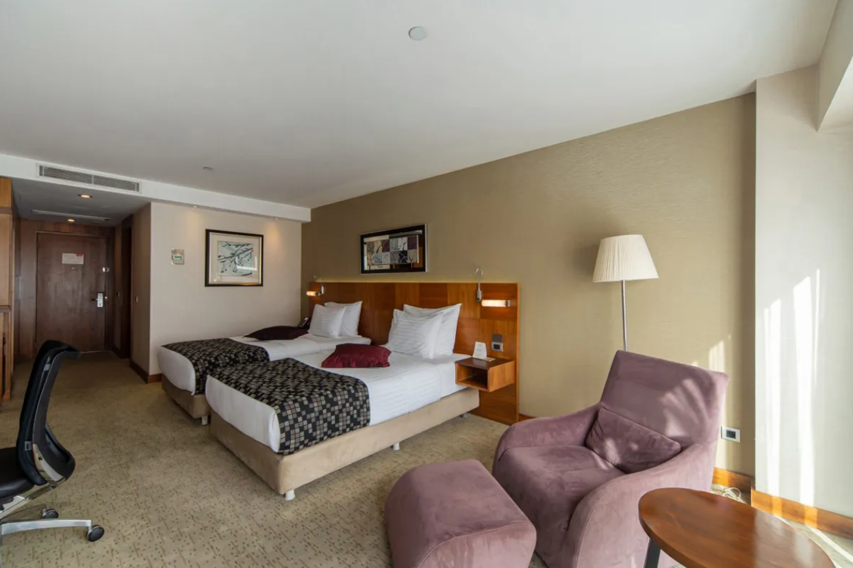 Crowne Plaza İstanbul Harbiye · 12