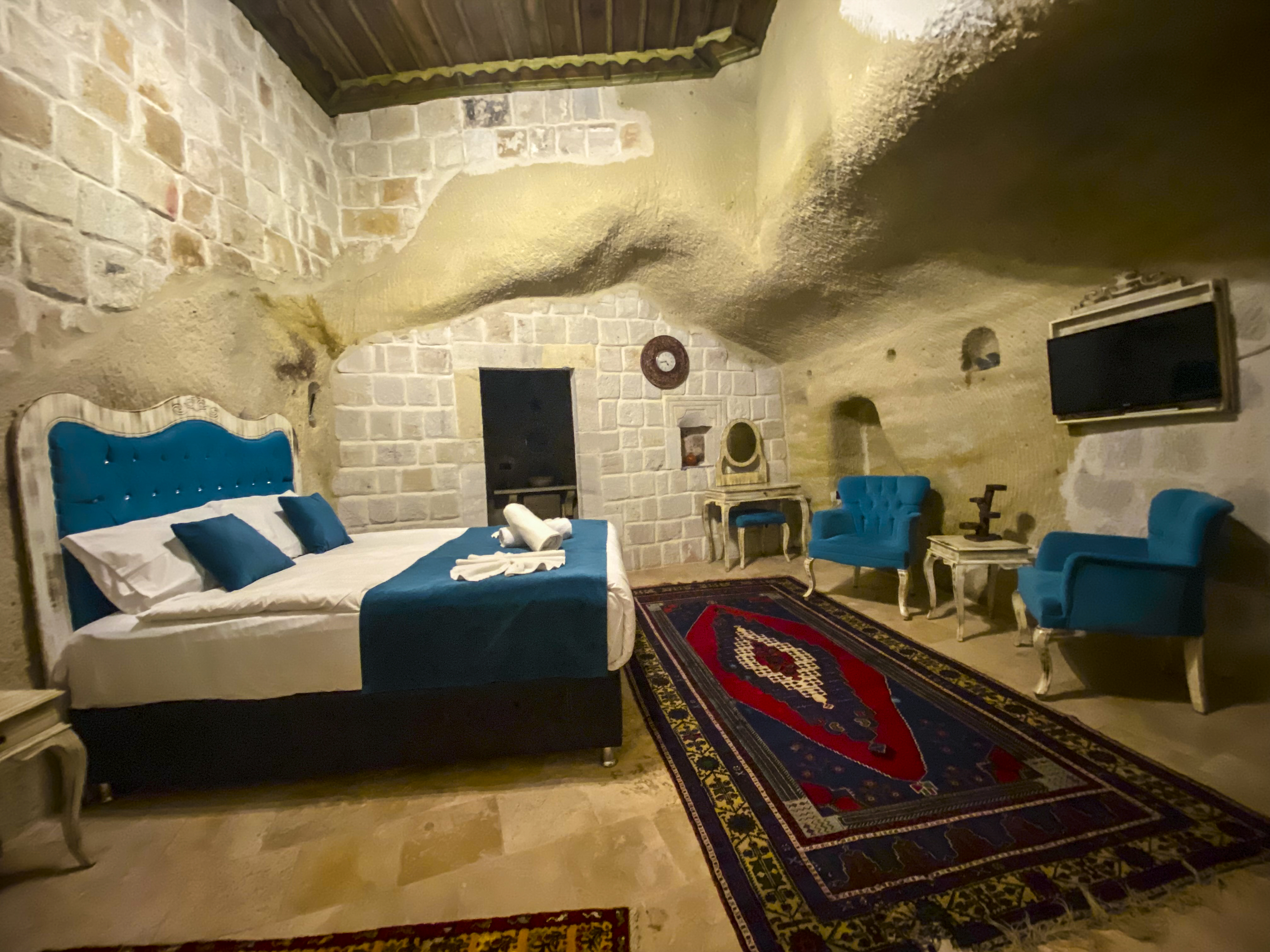 Family Cave Suite Room