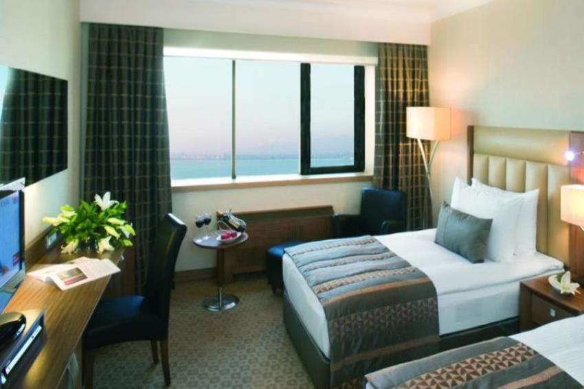 Mövenpick Hotel İzmir Superior Sea View Room