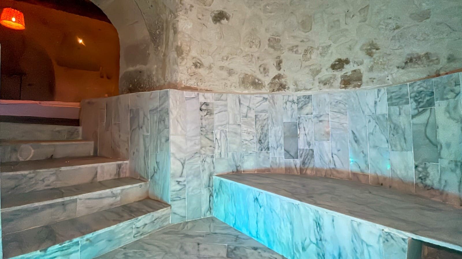 Fragman Hotel