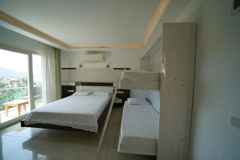 Family Room, Partial Sea View