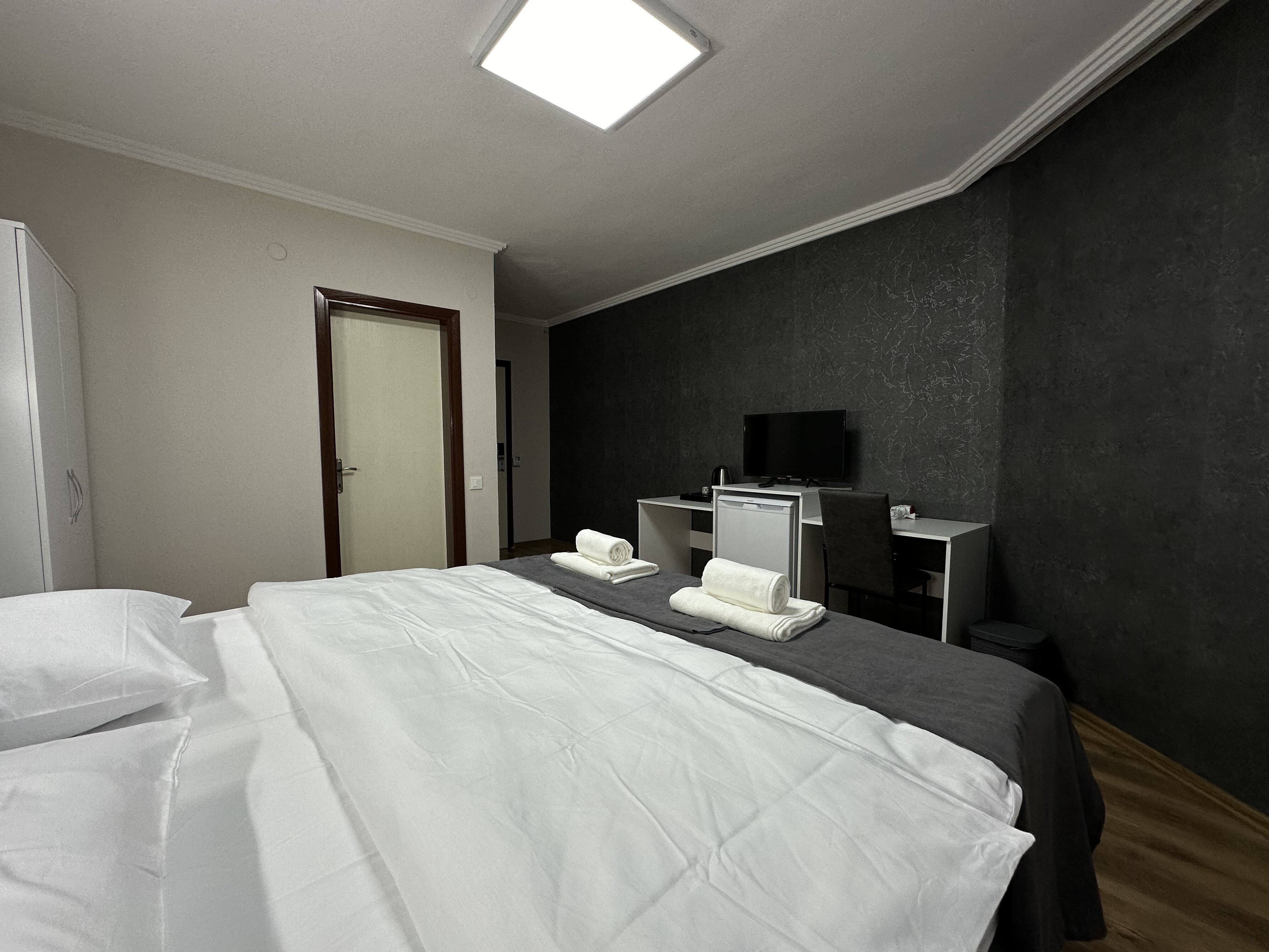 Özdemir Inn · 9