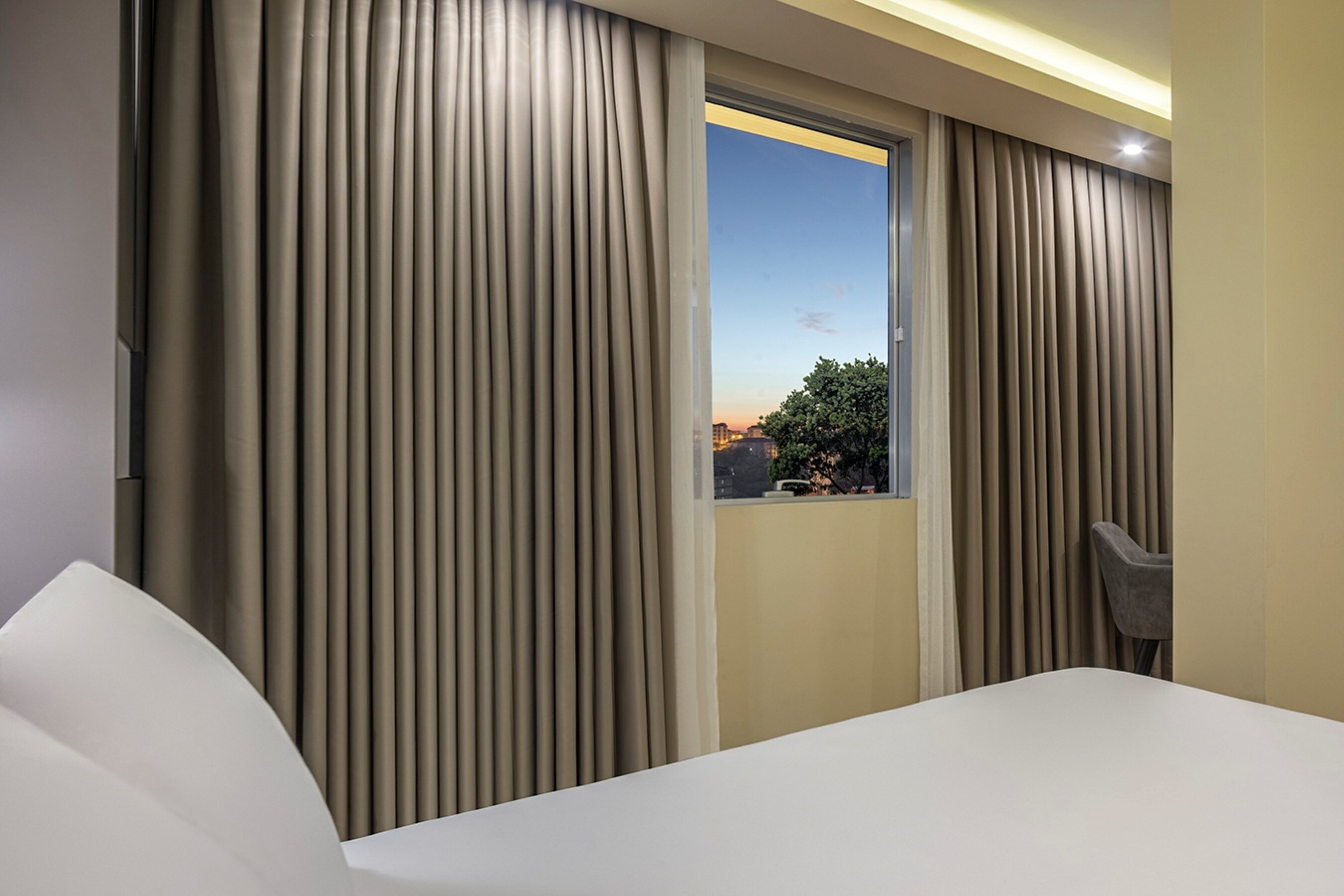 1 Queen Premium Room