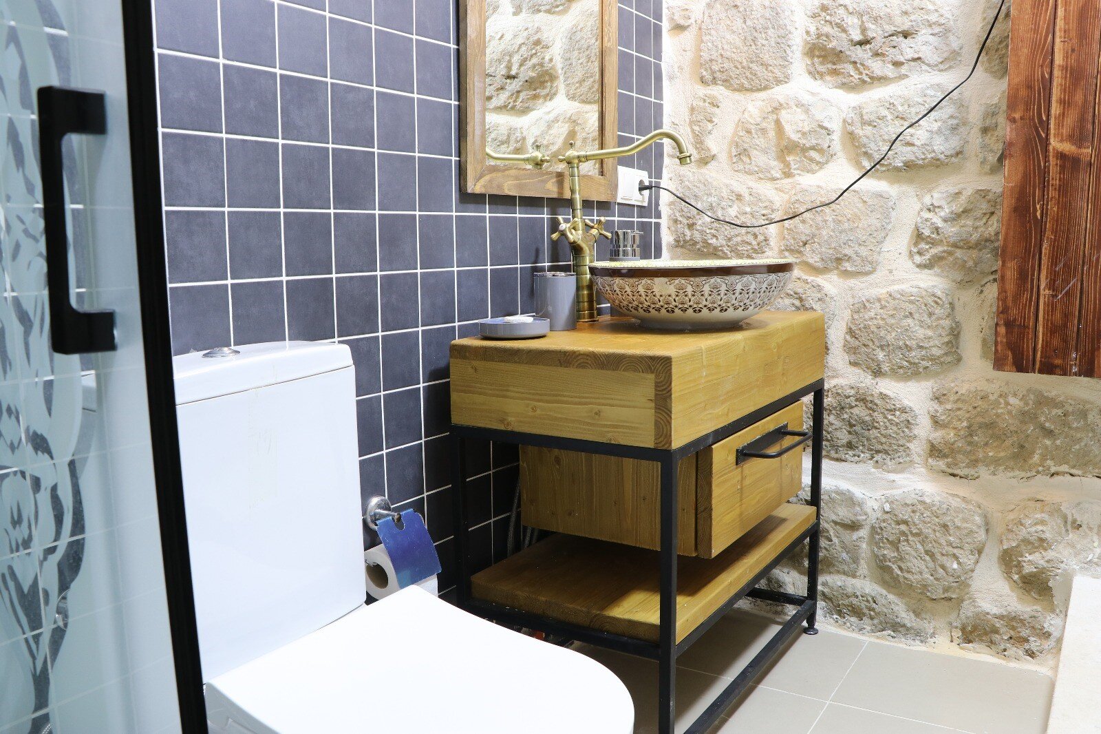Delux Antique 2