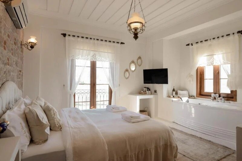 Deluxe Suite Room, City View (Jacuzzi)