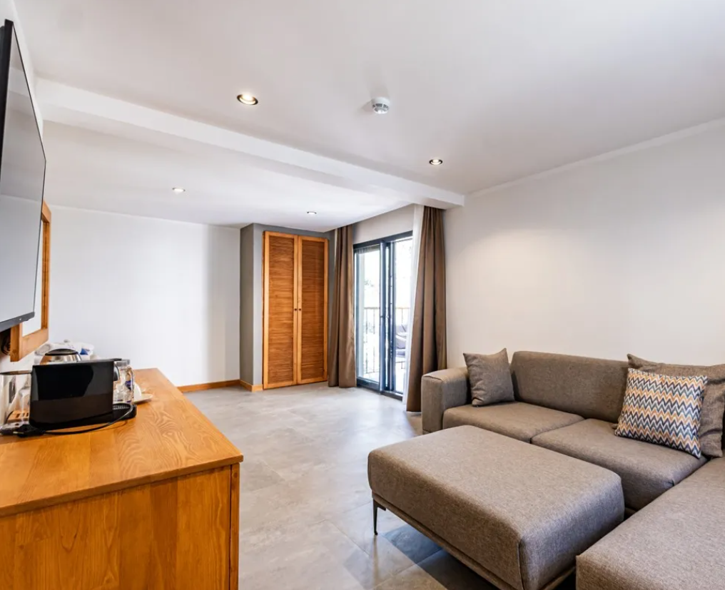 Isolina Hotel