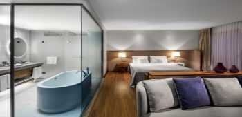 Lionel Hotel · 73