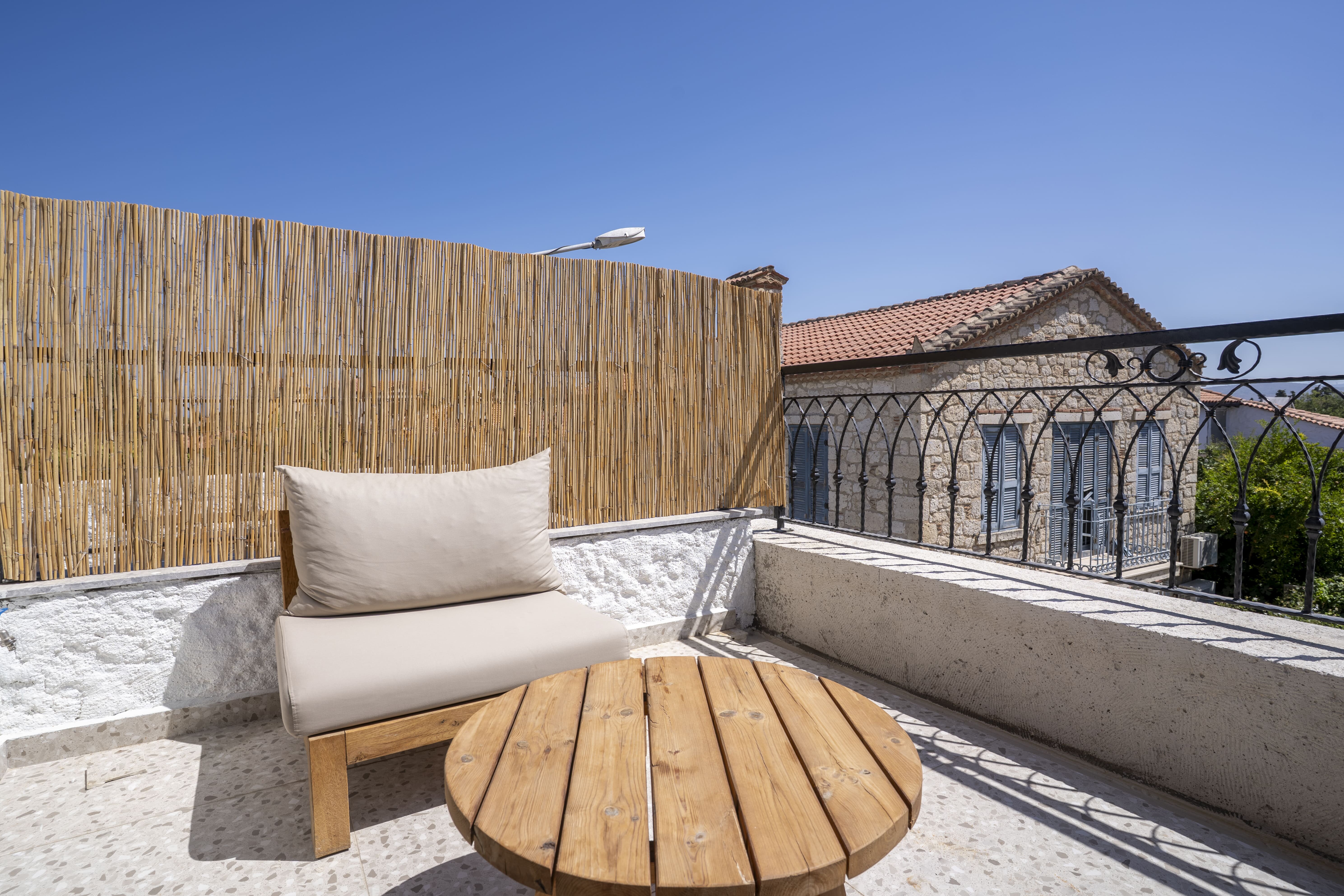 Naro Suites 1