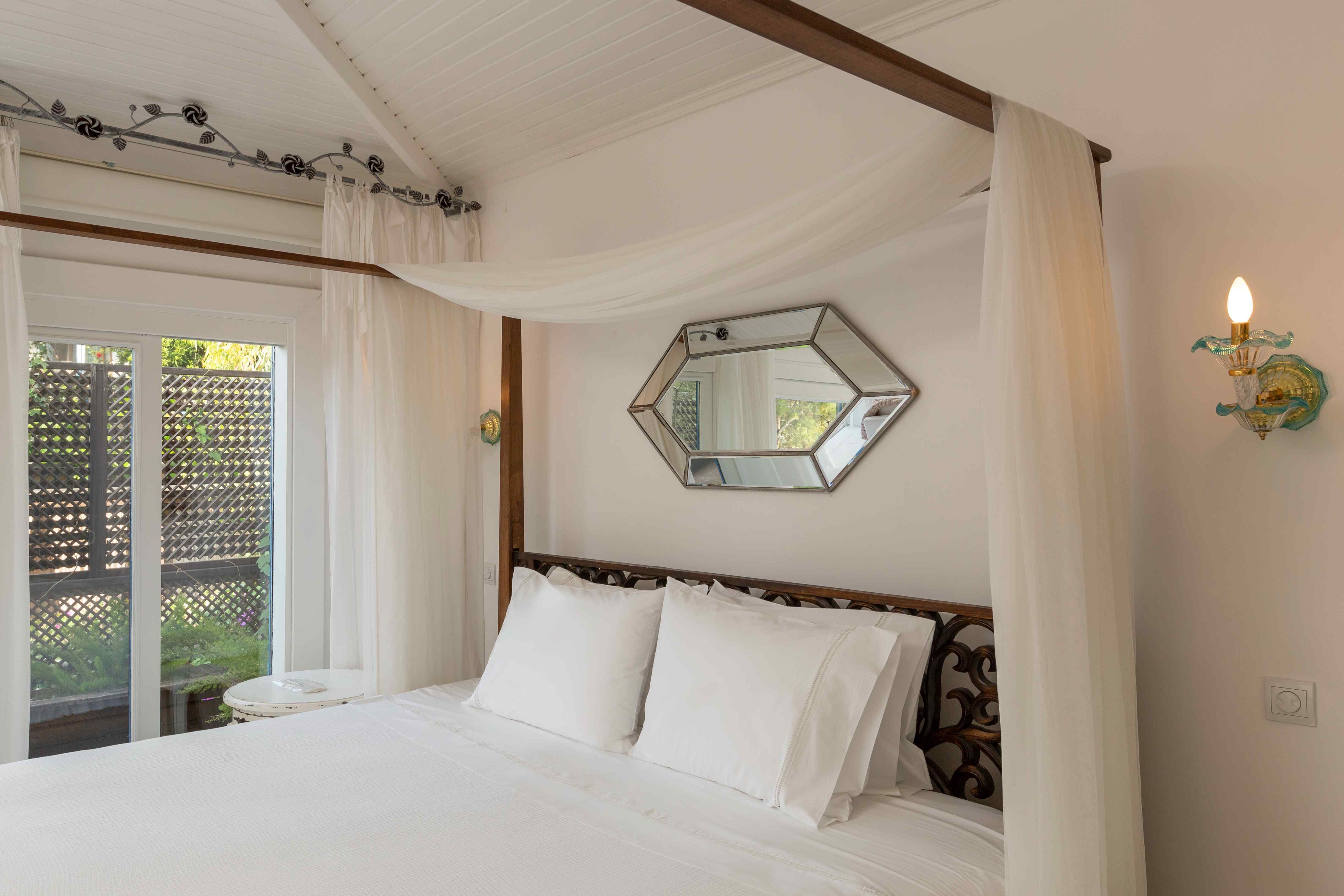 Deluxe Room (Manolya)