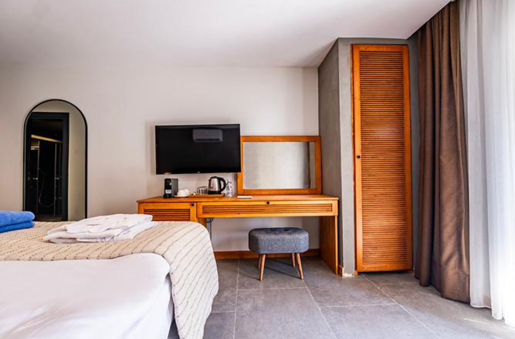Isolina Hotel