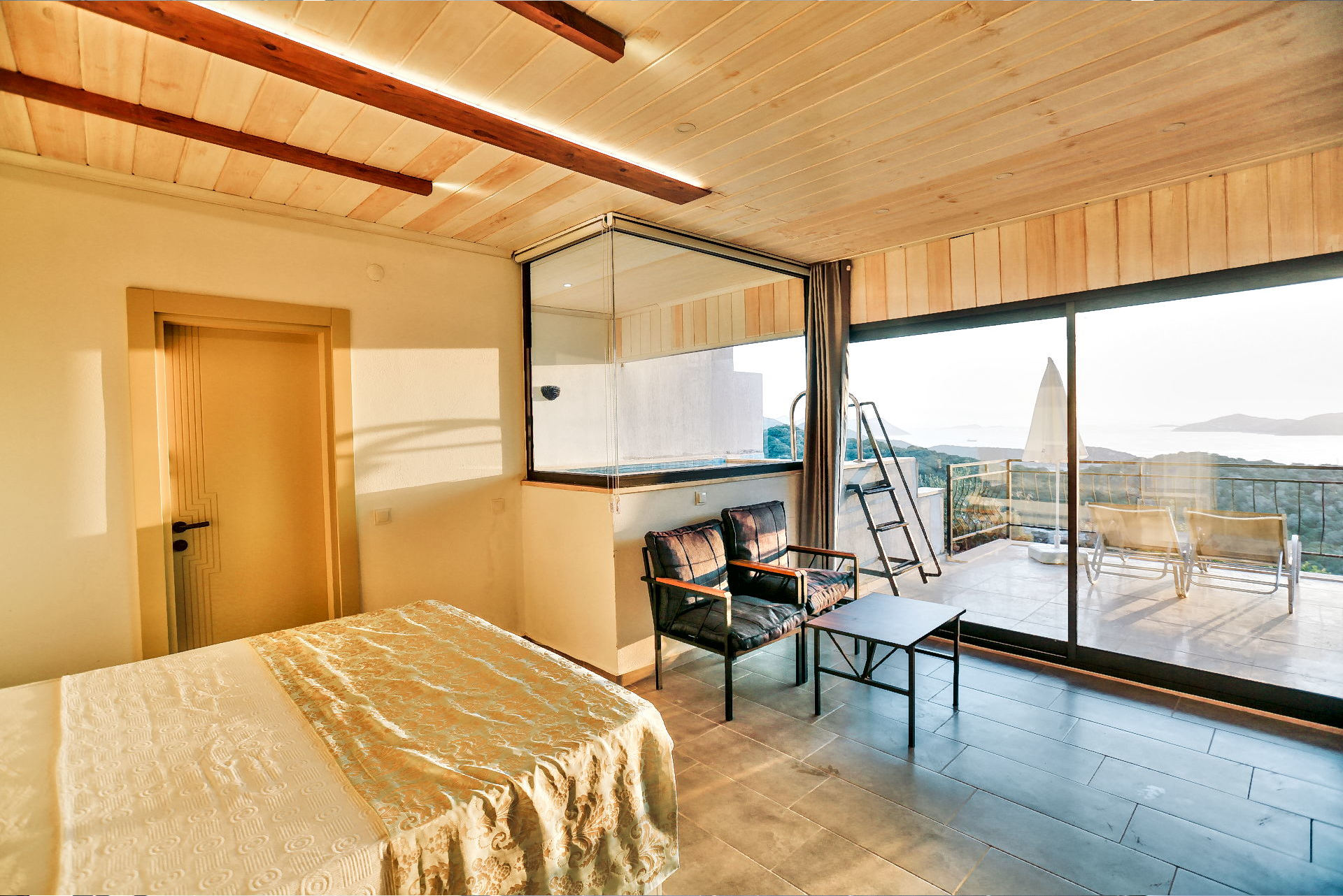 Superior Room, Pool View