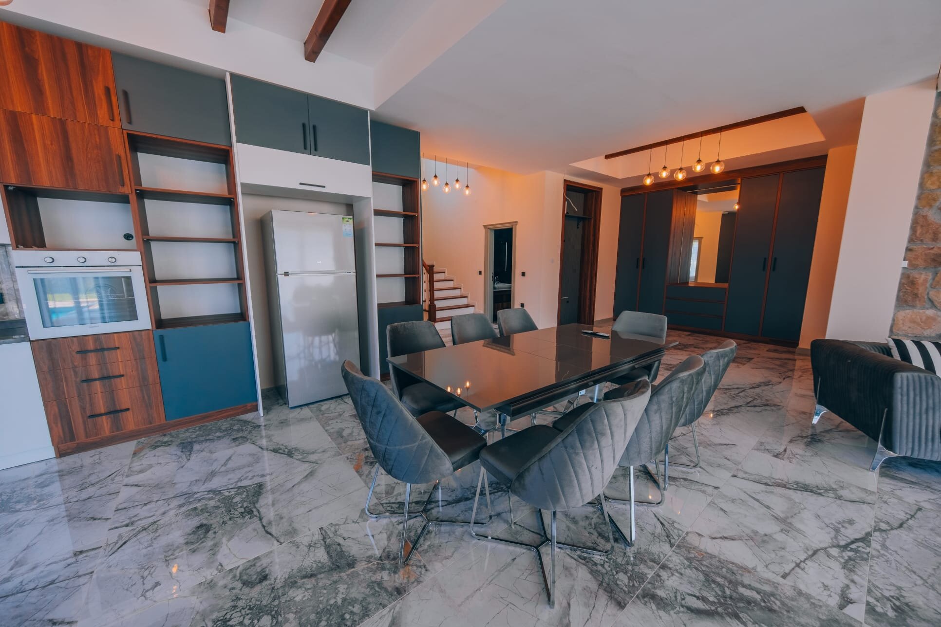 4+1 Isıtmalı Havuzlu, Şömineli Villa