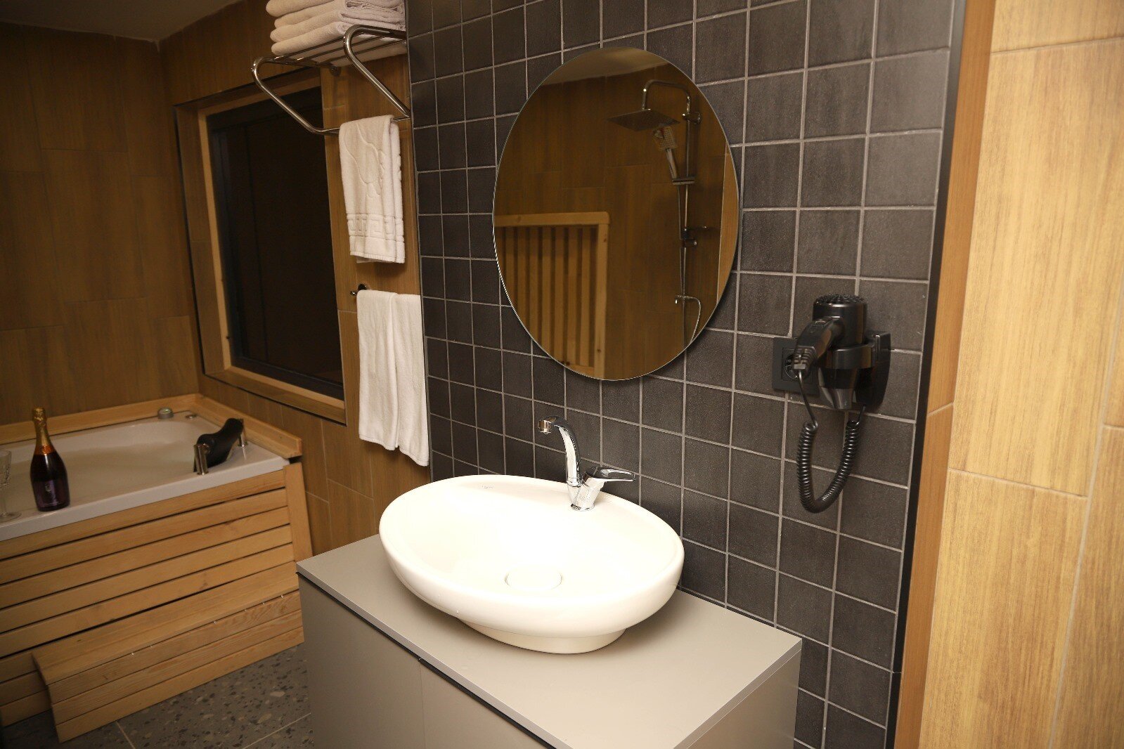 Jacuzzi Suite