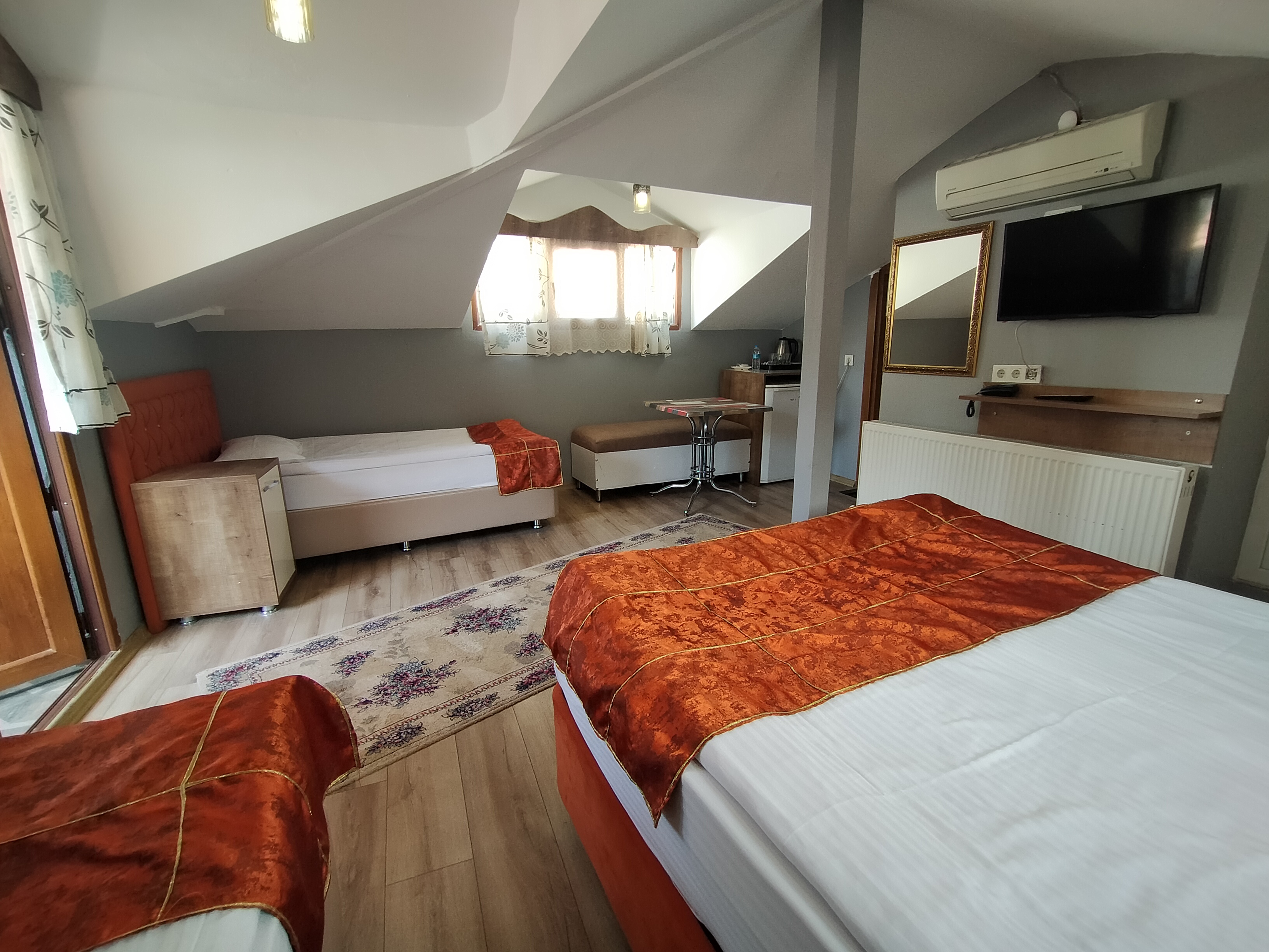Family Room (4 Person, Balcony)