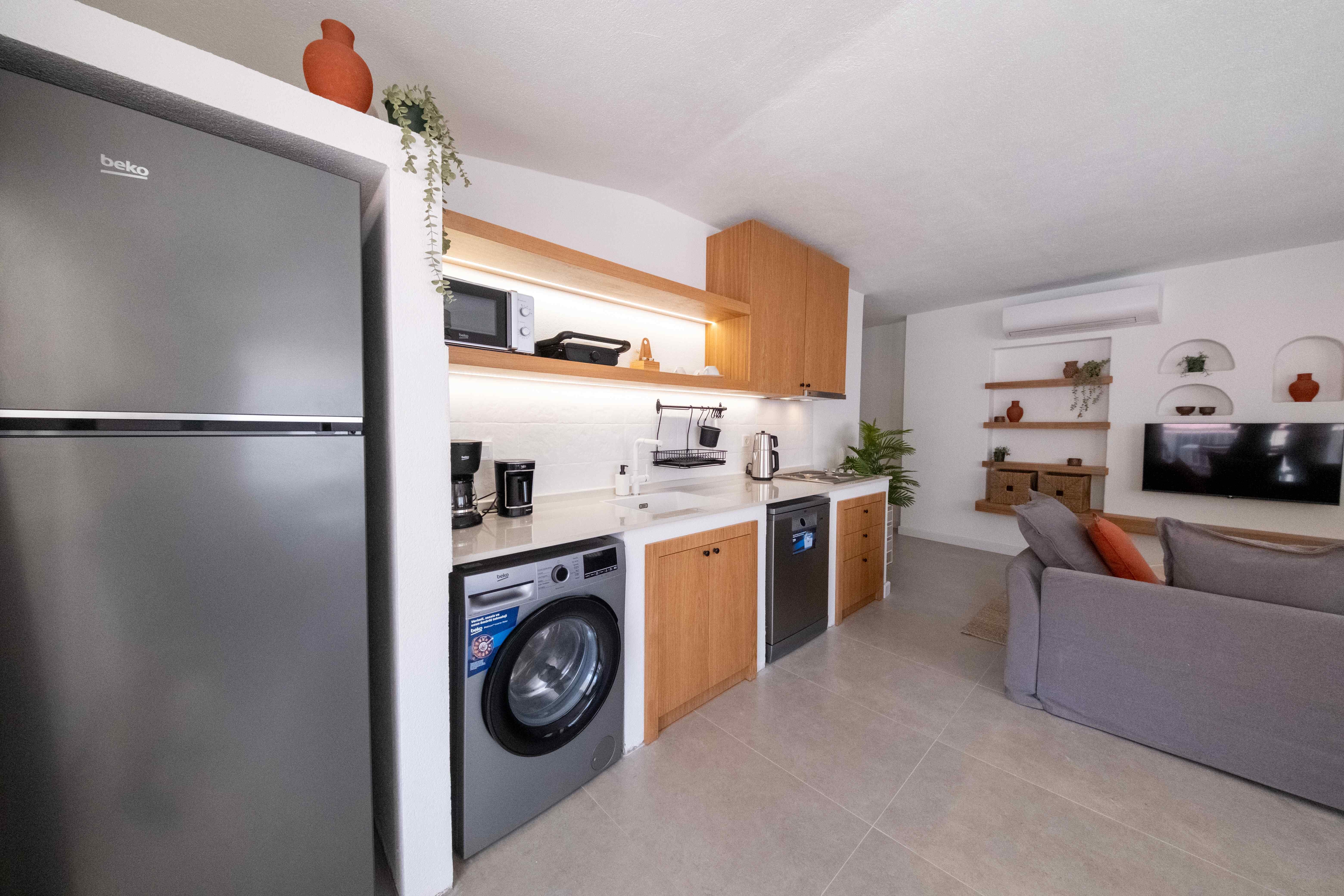 Havuz Manzaralı 2+1 Deluxe Queen Suite