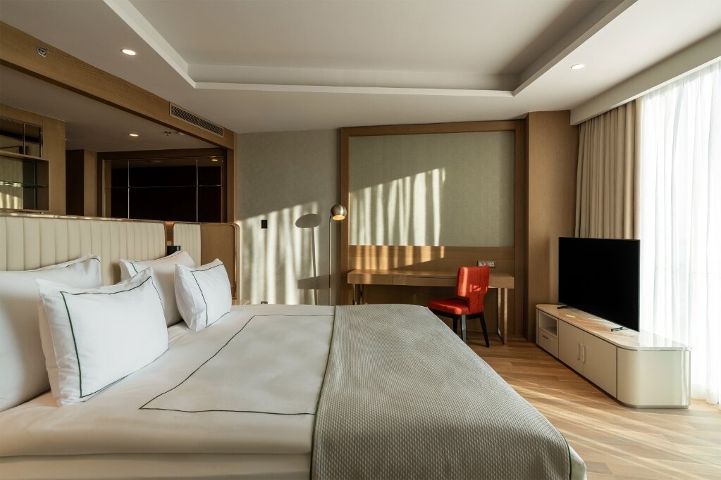 Executive Thermal Family Suite