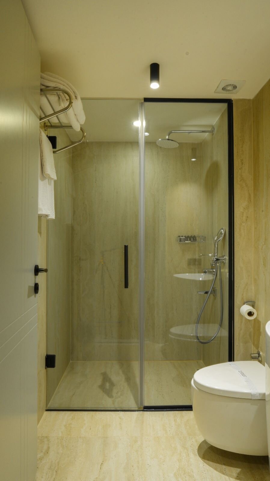 104 Standart Deniz Manzaralı Oda
