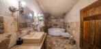 Deluxe Family Cave Room Görseli