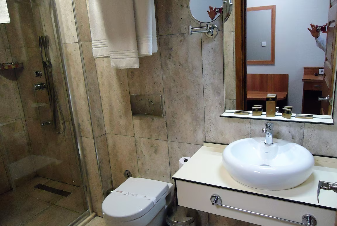 Golden Lounge Hotel · 9