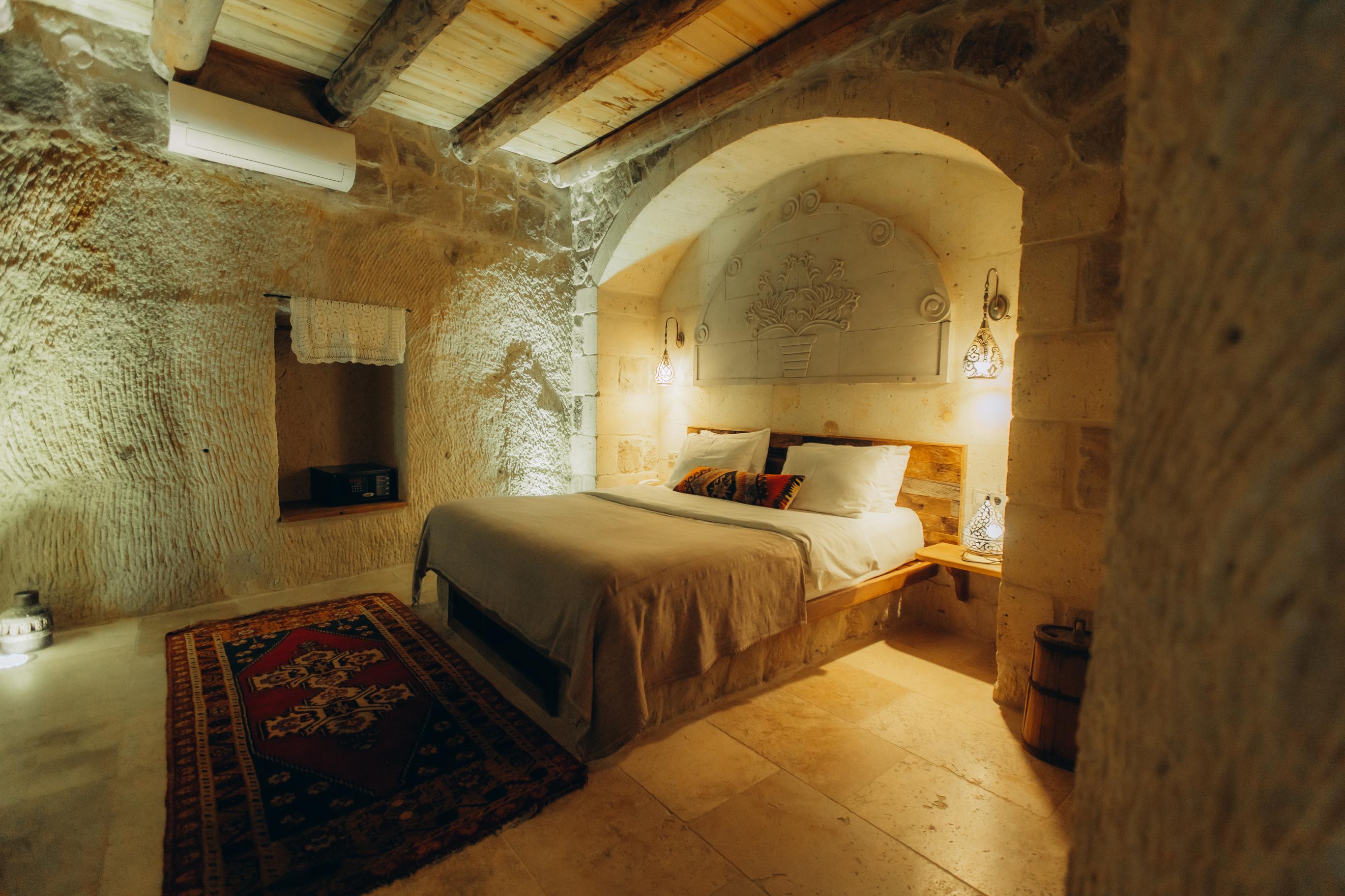 Deluxe Cave Suite Room