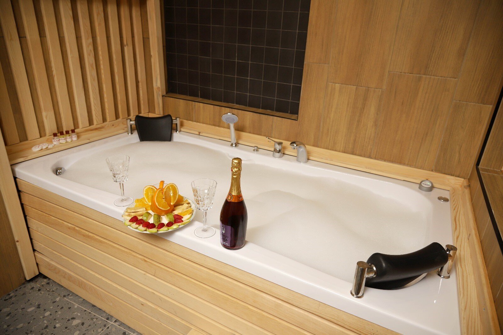 Jacuzzi Suite