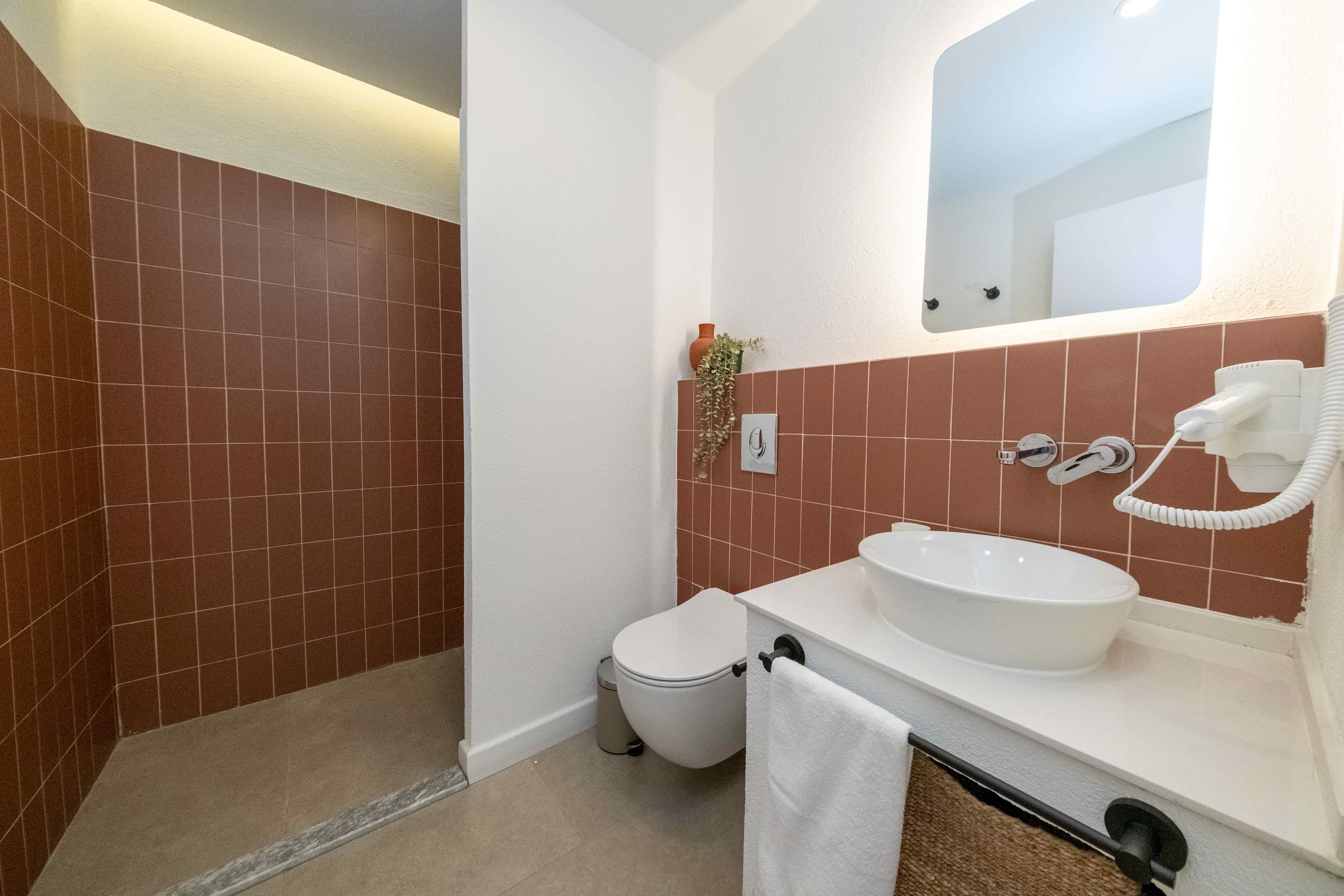 Havuz Manzaralı 2+1 Deluxe Queen Suite