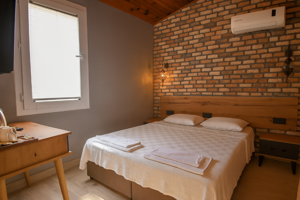 STANDARD DOUBLE ROOM