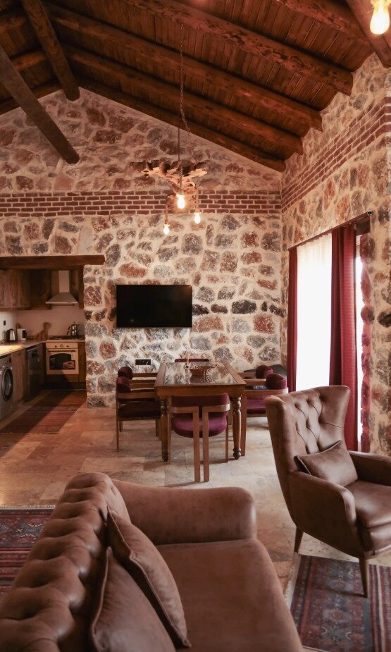 Taş Villa Göl Manzaralı , Isıtmalı Havuzlu