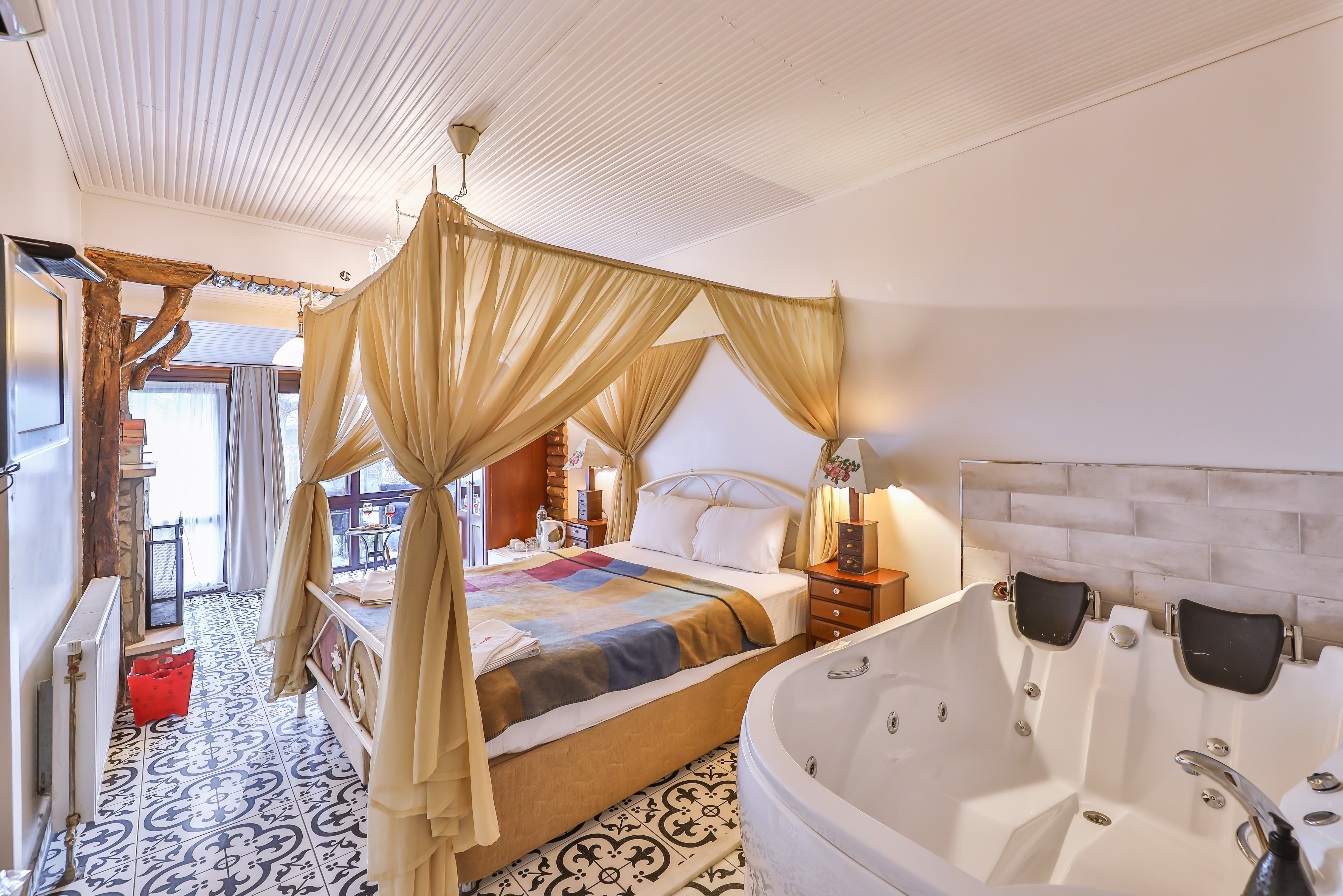 Bungalow With Jakuzzi, Garden View