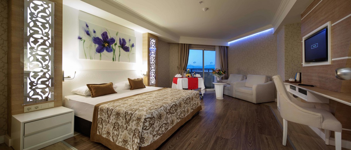Crystal Sunset Luxury Resort & SPA  Kara Manzaralı Aile Odası 