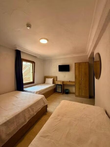 Ados Hotel