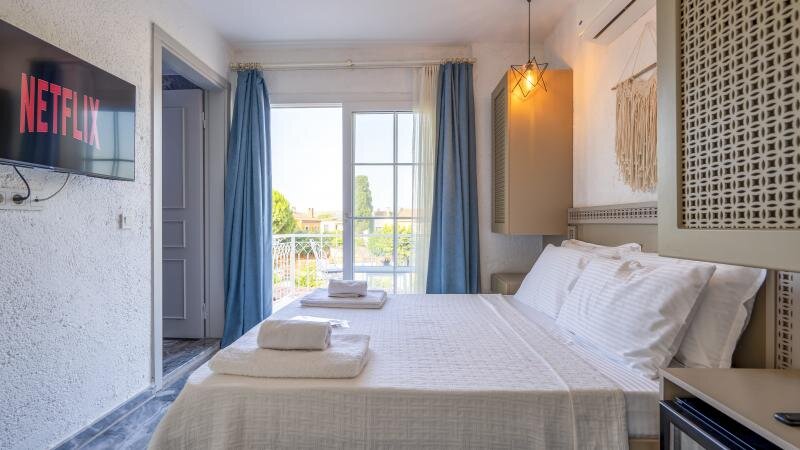 Has Balcony Room (Balcony)