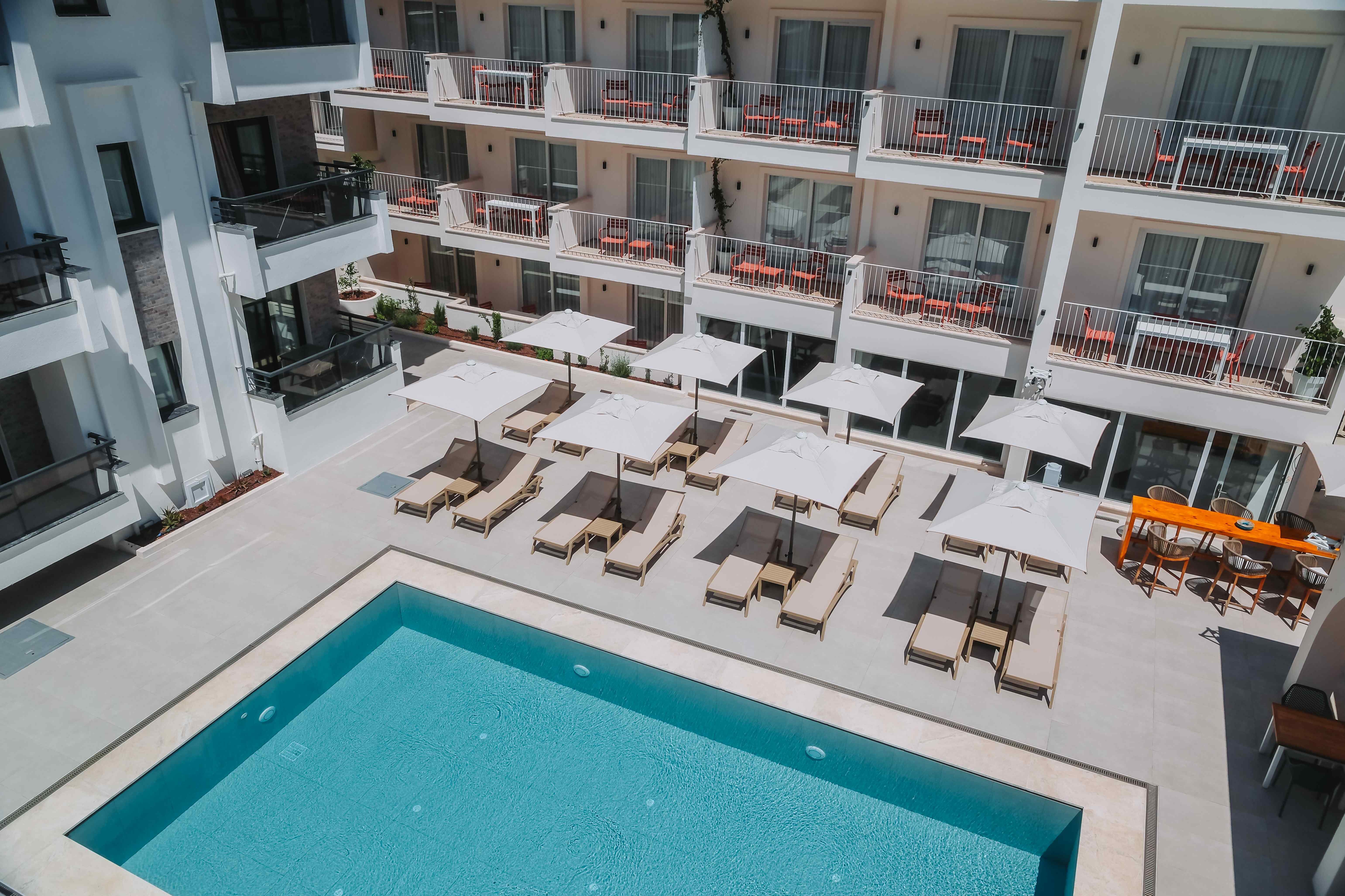 Havuz Manzaralı 1+1 Junior Suite