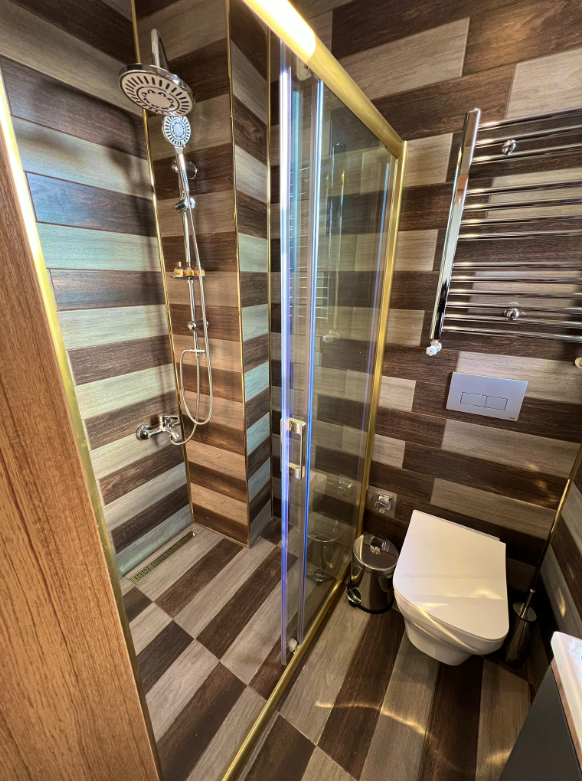 Beta Hotel · 4
