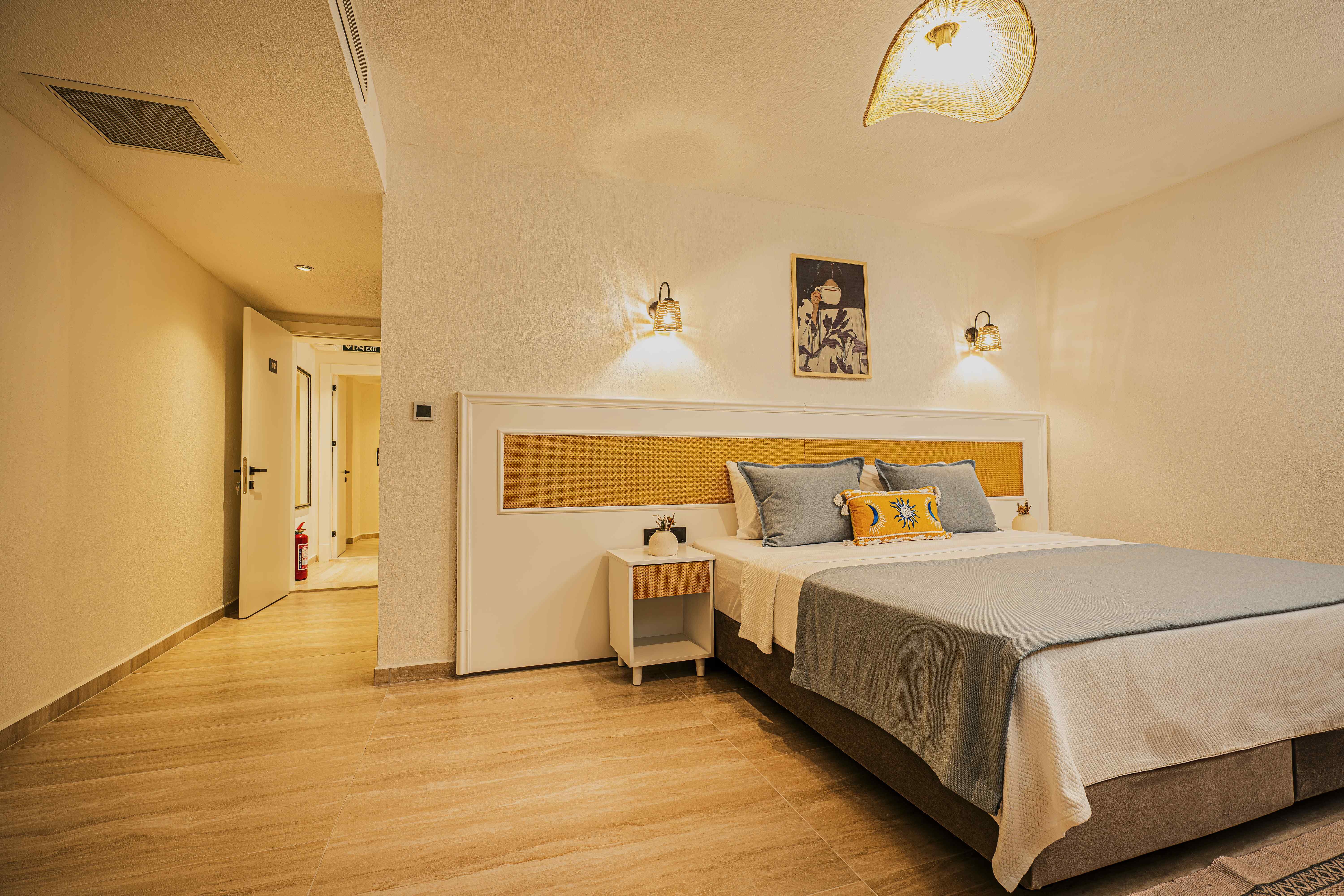 Standart Room With King Bed -1. Kat