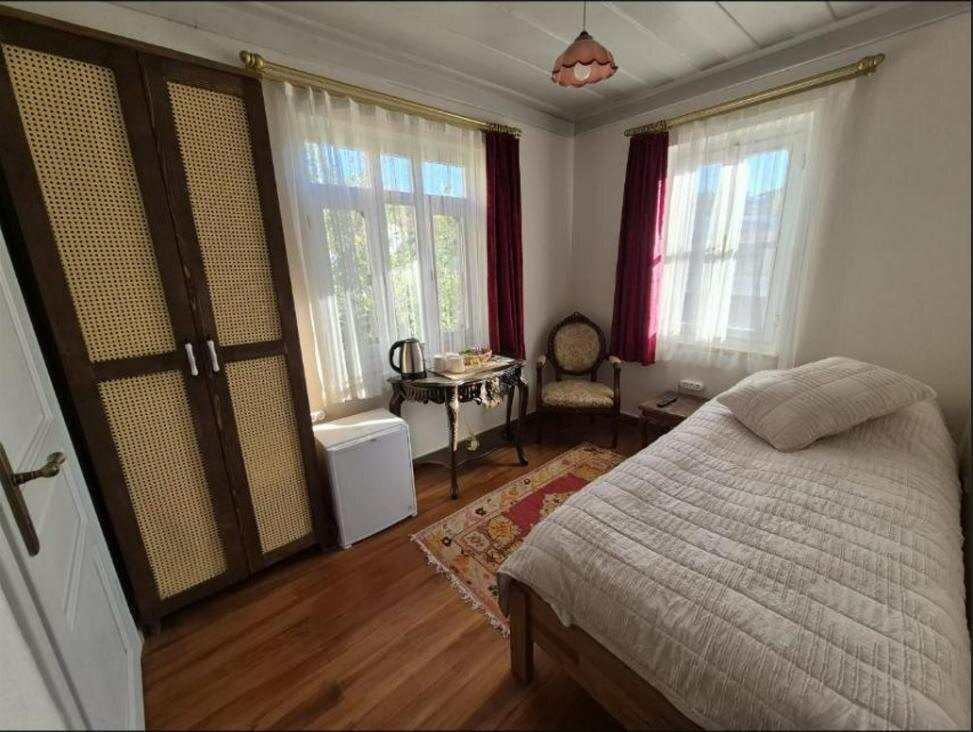 Üç Kişilik Oda, Bahçe Manzaralı