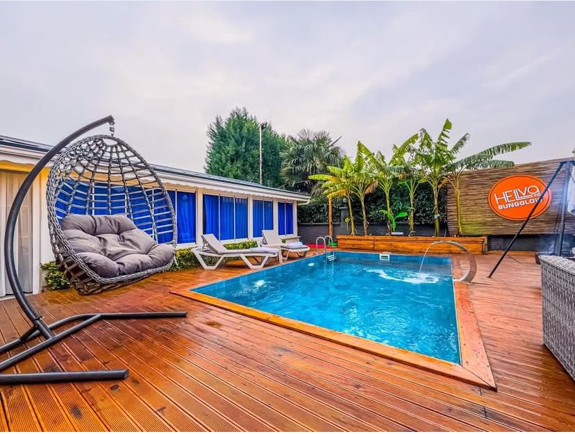 Bungalow, Pool View