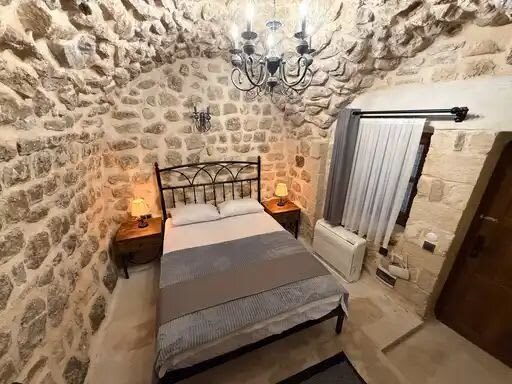Deluxe Room 102